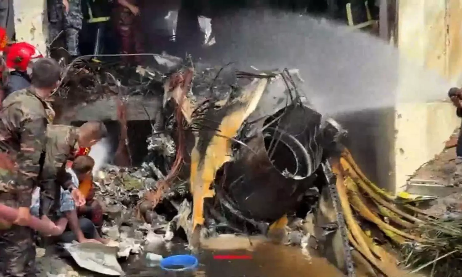 ധാക്കയിൽ ബംഗ്ലാദേശ് വ്യോമസേനയുടെ ജെറ്റ് സ്കൂൾ കെട്ടിടത്തിലേക്ക് ഇടിച്ചുകയറി ഒരാൾ മരിച്ചു