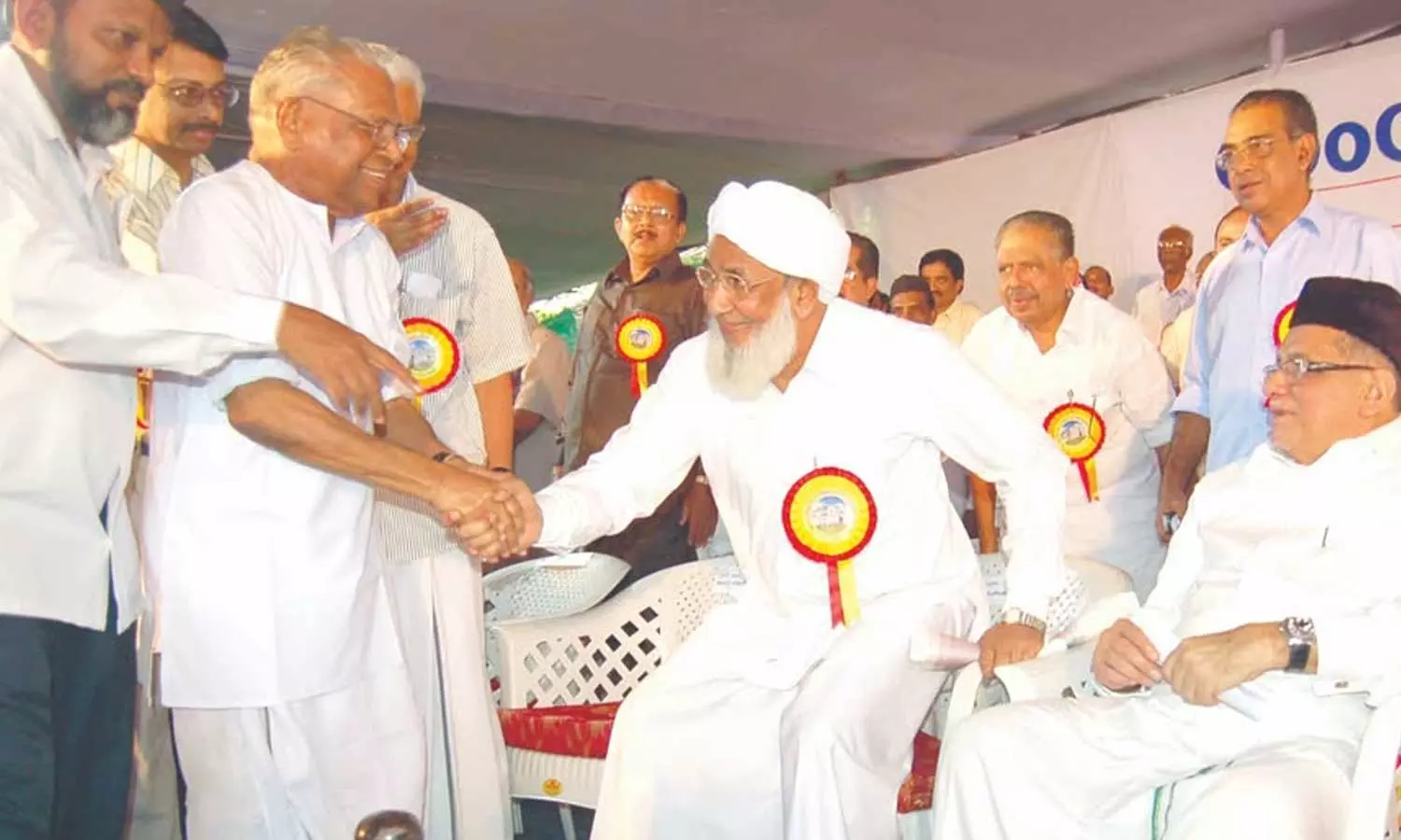 വി.എസ് അച്യുതാനന്ദന്റെ വിയോഗത്തോടെ കേരള രാഷ്ട്രീയത്തിലെ വലിയൊരു അധ്യായമാണ് അവസാനിക്കുന്നത്: കാന്തപുരം എ.പി അബൂബക്കർ മുസ്ലിയാര് വി.എസ് അച്യുതാനന്ദന്റെ വിയോഗത്തോടെ കേരള രാഷ്ട്രീയത്തിലെ വലിയൊരു അധ്യായമാണ് അവസാനിക്കുന്നത്: കാന്തപുരം എ.പി അബൂബക്കർ മുസ്ലിയാര്