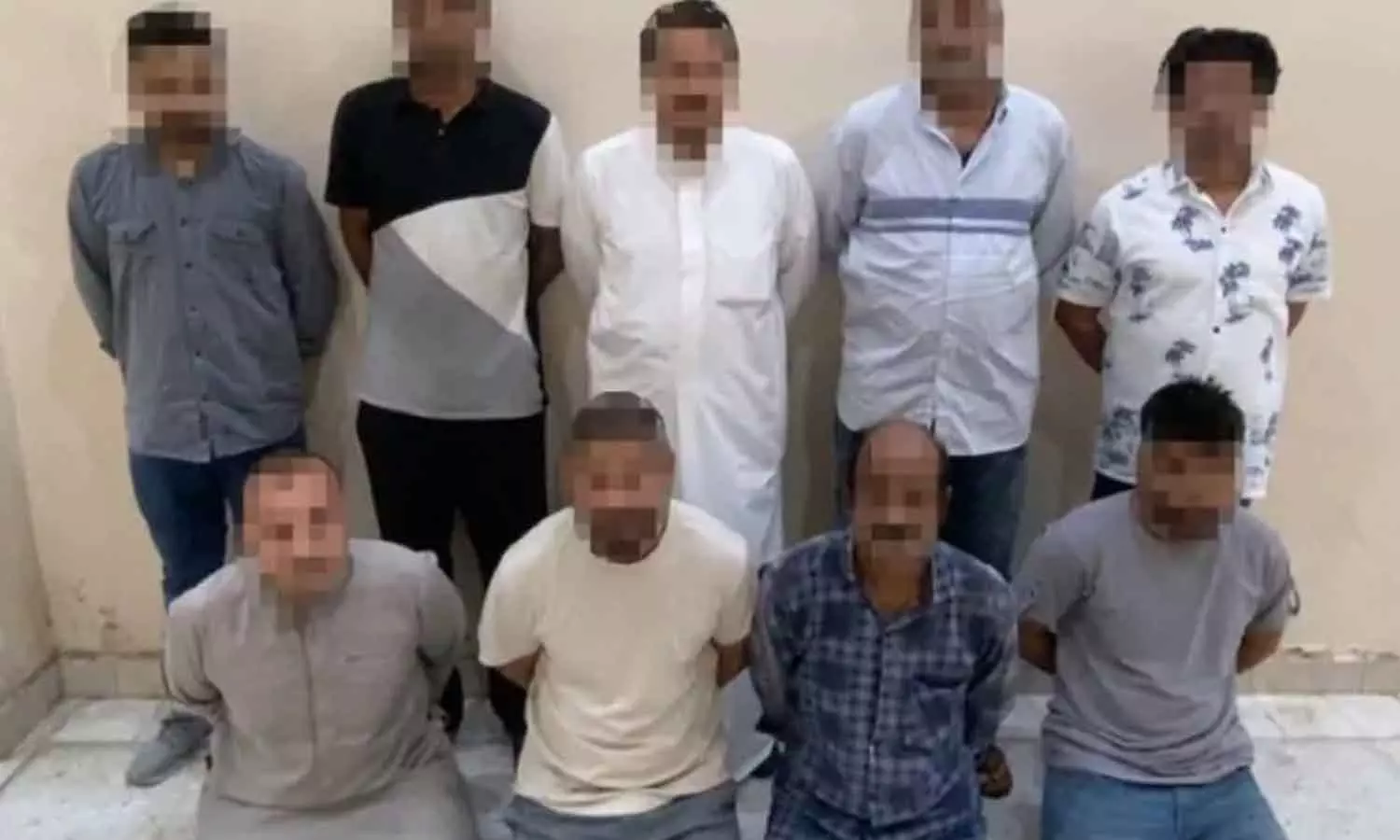 വിസ തട്ടിപ്പ്: കുവൈത്തിൽ സ്വദേശി പൗരനും ഇടനിലക്കാരും ഉൾപ്പെടെ 9 അംഗ സംഘം പിടിയിൽ വിസ തട്ടിപ്പ്: കുവൈത്തിൽ സ്വദേശി പൗരനും ഇടനിലക്കാരും ഉൾപ്പെടെ 9 അംഗ സംഘം പിടിയിൽ