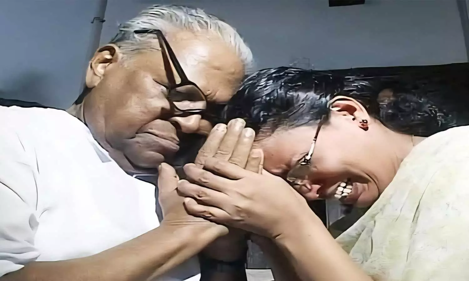 ചന്ദ്രശേഖരന്റെ കൊലപാതകം വി.എസിനുള്ള താക്കീതായിരുന്നു, ശൂന്യതയിലായപ്പോള് അദ്ദേഹം വന്നത് വ്യക്തിജീവിതത്തില് തന്ന ധൈര്യം ചെറുതല്ല: കെ.കെ രമ ചന്ദ്രശേഖരന്റെ കൊലപാതകം വി.എസിനുള്ള താക്കീതായിരുന്നു, ശൂന്യതയിലായപ്പോള് അദ്ദേഹം വന്നത് വ്യക്തിജീവിതത്തില് തന്ന ധൈര്യം ചെറുതല്ല: കെ.കെ രമ