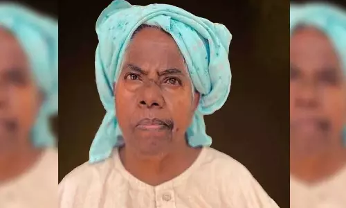 കേരളത്തിലെ ആദ്യ ഇറച്ചിവെട്ടുകാരി: ചുണ്ടേൽ റുഖിയ വിടപറയുമ്പോൾ... കേരളത്തിലെ ആദ്യ ഇറച്ചിവെട്ടുകാരി: ചുണ്ടേൽ റുഖിയ വിടപറയുമ്പോൾ...