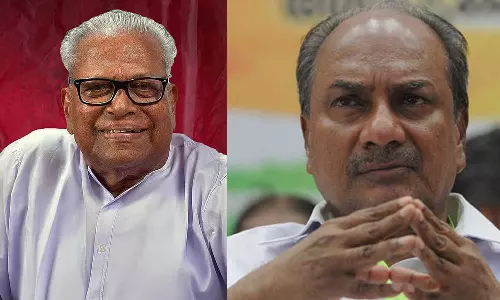 ജീവിതത്തിലുട നീളം പാവപ്പെട്ടവര്ക്കും അധ്വാനിക്കുന്നവര്ക്കും വേണ്ടി പോരാടിയ വ്യക്തി; കേരളം കണ്ട എല്ലാ തൊഴിലാളി സമരങ്ങളിലും മുന്നിലുണ്ടായത് വി.എസ്: എ.കെ ആന്റണി ജീവിതത്തിലുട നീളം പാവപ്പെട്ടവര്ക്കും അധ്വാനിക്കുന്നവര്ക്കും വേണ്ടി പോരാടിയ വ്യക്തി; കേരളം കണ്ട എല്ലാ തൊഴിലാളി സമരങ്ങളിലും മുന്നിലുണ്ടായത് വി.എസ്: എ.കെ ആന്റണി