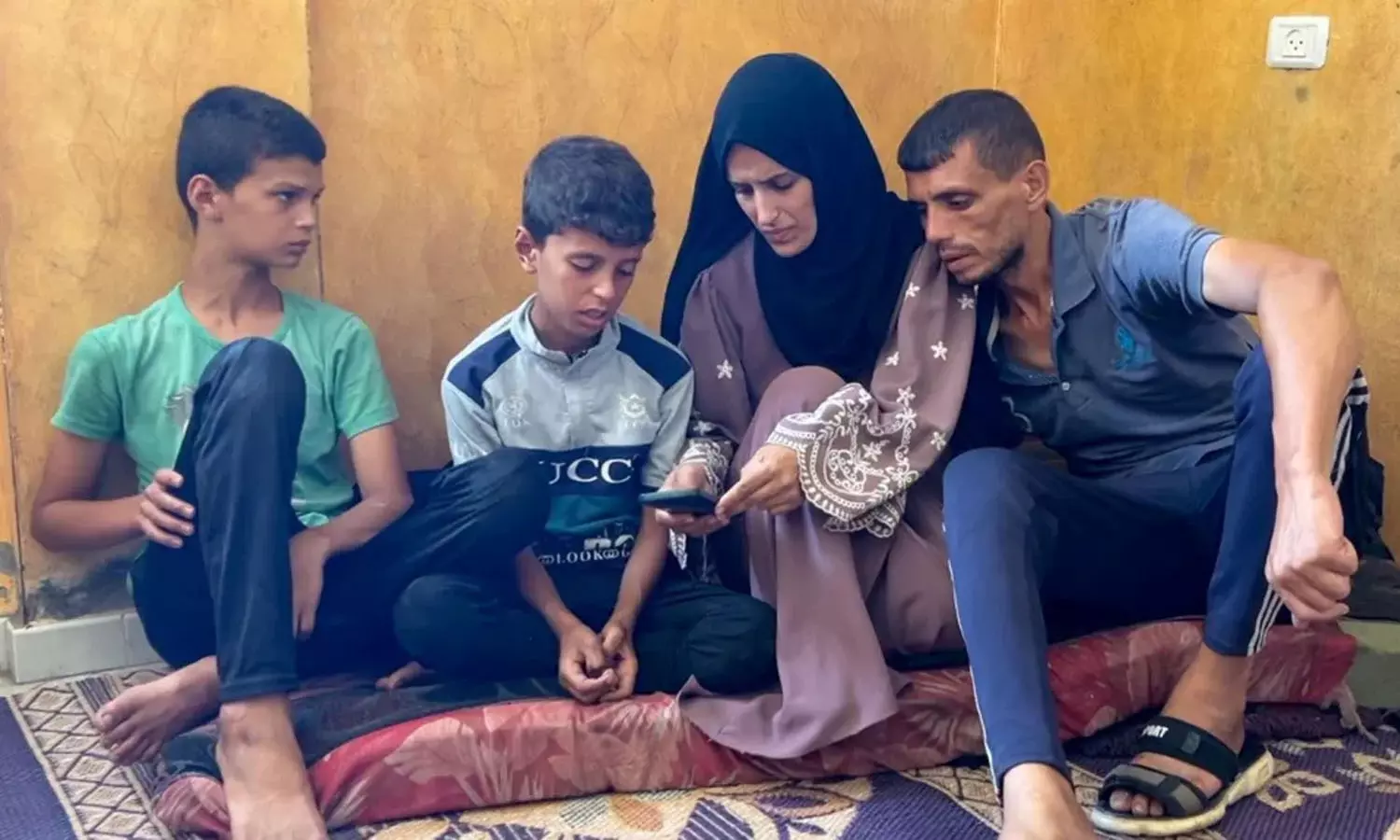 വിശപ്പടക്കാൻ പുറത്തുപോയവർ മൃതദേഹങ്ങളായി തിരിച്ചുവന്നു: സഹായ കേന്ദ്രത്തിൽ കൊല്ലപ്പെട്ട കുട്ടികളെ കുറിച്ച് ഗസ്സയിലെ കുടുംബം വിശപ്പടക്കാൻ പുറത്തുപോയവർ മൃതദേഹങ്ങളായി തിരിച്ചുവന്നു: സഹായ കേന്ദ്രത്തിൽ കൊല്ലപ്പെട്ട കുട്ടികളെ കുറിച്ച് ഗസ്സയിലെ കുടുംബം