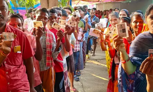 ബിഹാർ വോട്ടർ പട്ടിക പുതുക്കൽ: ആധാർ, വോട്ടർ ഐഡി, റേഷൻ കാർഡ് എന്നിവ സ്വീകാര്യമല്ലെന്ന് തെരഞ്ഞെടുപ്പ് കമ്മീഷൻ