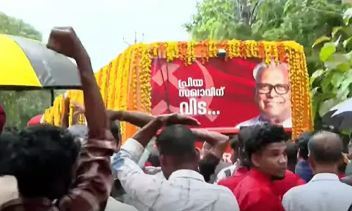 വീട്ടിൽ നിന്നും മടക്കം; വേലിക്കകത്ത് വീട്ടിൽ പൊതുദർശനം അവസാനിച്ചു