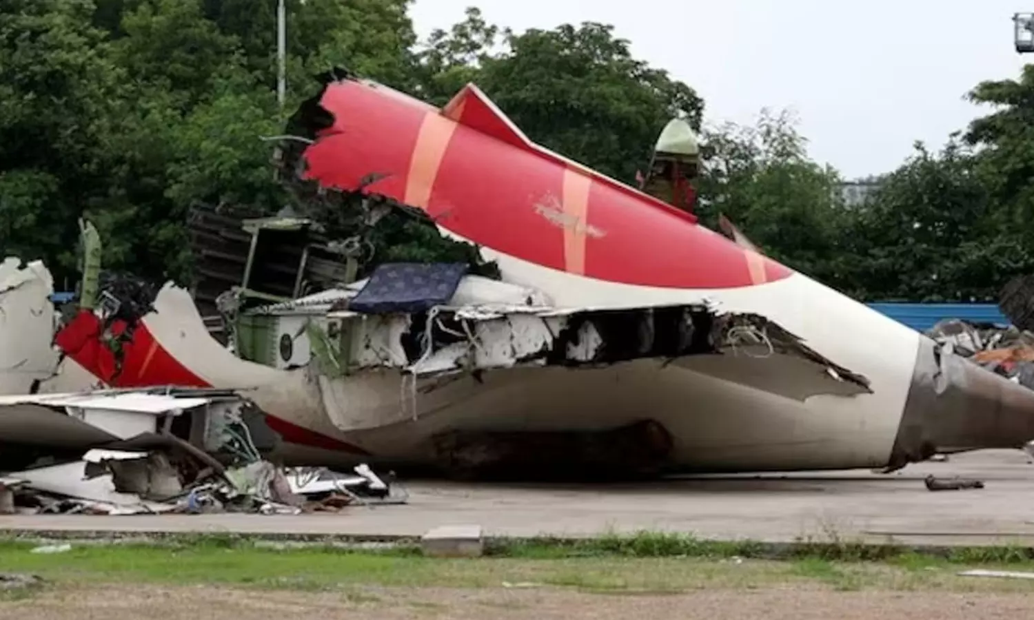 അഹമ്മദാബാദ് വിമാന ദുരന്തം: അപകടത്തിന് പിന്നാലെ പൈലറ്റുമാരടക്കം 112 ജീവനക്കാർ അവധിയെടുത്തെന്ന് വ്യോമയാന സഹമന്ത്രി