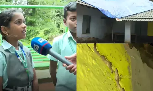 എഴുതുമ്പോഴൊക്കെ ബുക്കിലേക്ക് വെള്ളം വീഴും,കാറ്റൊക്കെ വീശുമ്പോ പേടിയാണ്; ഭീതിയില്‍  പല്ലഞ്ചത്തനൂർ സ്കൂളിലെ കുരുന്നുകള്‍