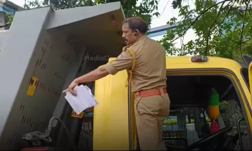 എംവിഡി പരിശോധനക്ക് വരുമെന്ന് വിവരം ലഭിച്ചു: തൃശൂരില്‍ അമിതഭാരം കയറ്റി വന്ന ലോറികൾ ഉപേക്ഷിച്ച് ഡ്രൈവർമാർ മുങ്ങി
