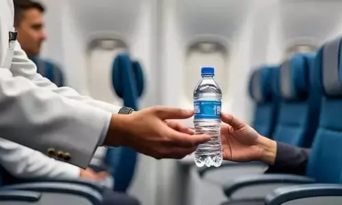 ദുബൈ യാത്രക്കിടെ വിമാനത്തിൽ ഇന്ത്യക്കാരന് ഭക്ഷണം നൽകിയില്ല;ദയ കാണിക്കാമായിരുന്നുവെന്ന് ഖത്തർ യുവതിയുടെ പോസ്റ്റ്