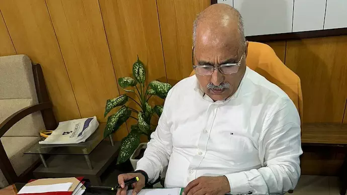 ഉറങ്ങുന്നതിന് മുൻപ് രാമചരിത മാനസം വായിക്കൂ; ഹോം സിക്നെസ് ഉള്ള പൊലീസ് ട്രയിനികൾക്ക് മധ്യപ്രദേശ് എഡിജിയുടെ ഉപദേശം