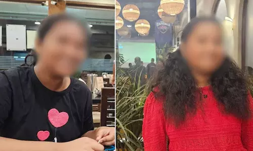 ബം​ഗളൂരു സ്റ്റേഡിയം ദുരന്തം: അപകടത്തിൽ ജീവൻ നഷ്ടപ്പെട്ട മകളുടെ ആഭരണങ്ങൾ പോസ്റ്റുമോർട്ടത്തിനിടെ മോഷ്ടിച്ചു; ആരോപണവുമായി മാതാപിതാക്കൾ