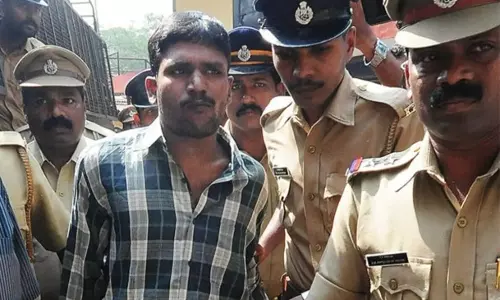 ട്രയിനിൽ നിന്നും തള്ളിയിട്ട ശേഷം ക്രൂരമായ പീഡനം, താടിയെല്ല് തകര്‍ന്നു, പല്ലുകൾ അടര്‍ന്നു; ആശുപത്രിയിൽ അഞ്ച് ദിവസത്തോളം നീണ്ട നരകയാതന; കേരളത്തെ നടുക്കിയ സൗമ്യ വധക്കേസ്