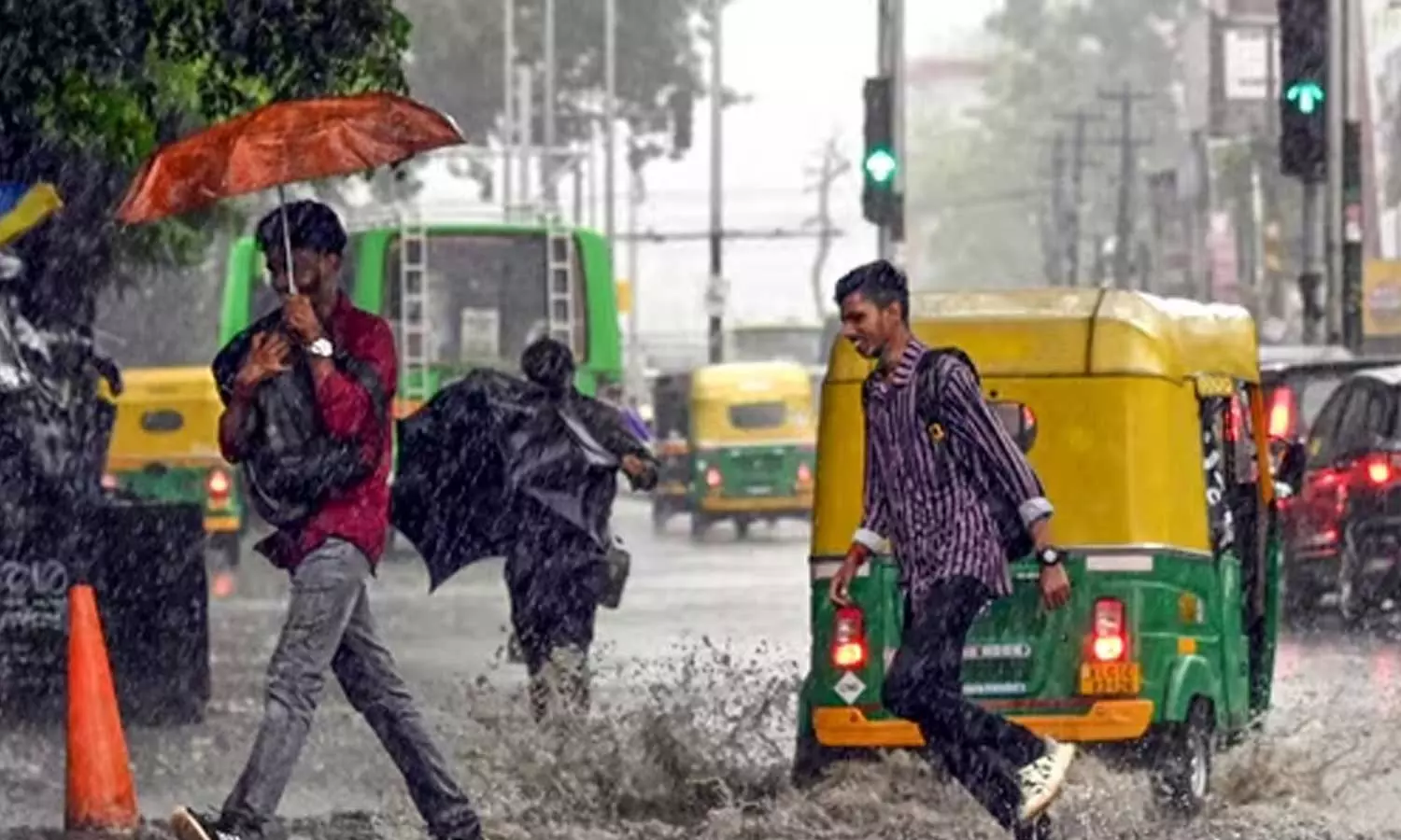 സംസ്ഥാനത്ത് കനത്ത മഴ തുടരുന്നു; മൂന്ന് ജില്ലകളിലെ വിദ്യാഭ്യാസ സ്ഥാപനങ്ങള്‍ക്ക് ഇന്ന് അവധി