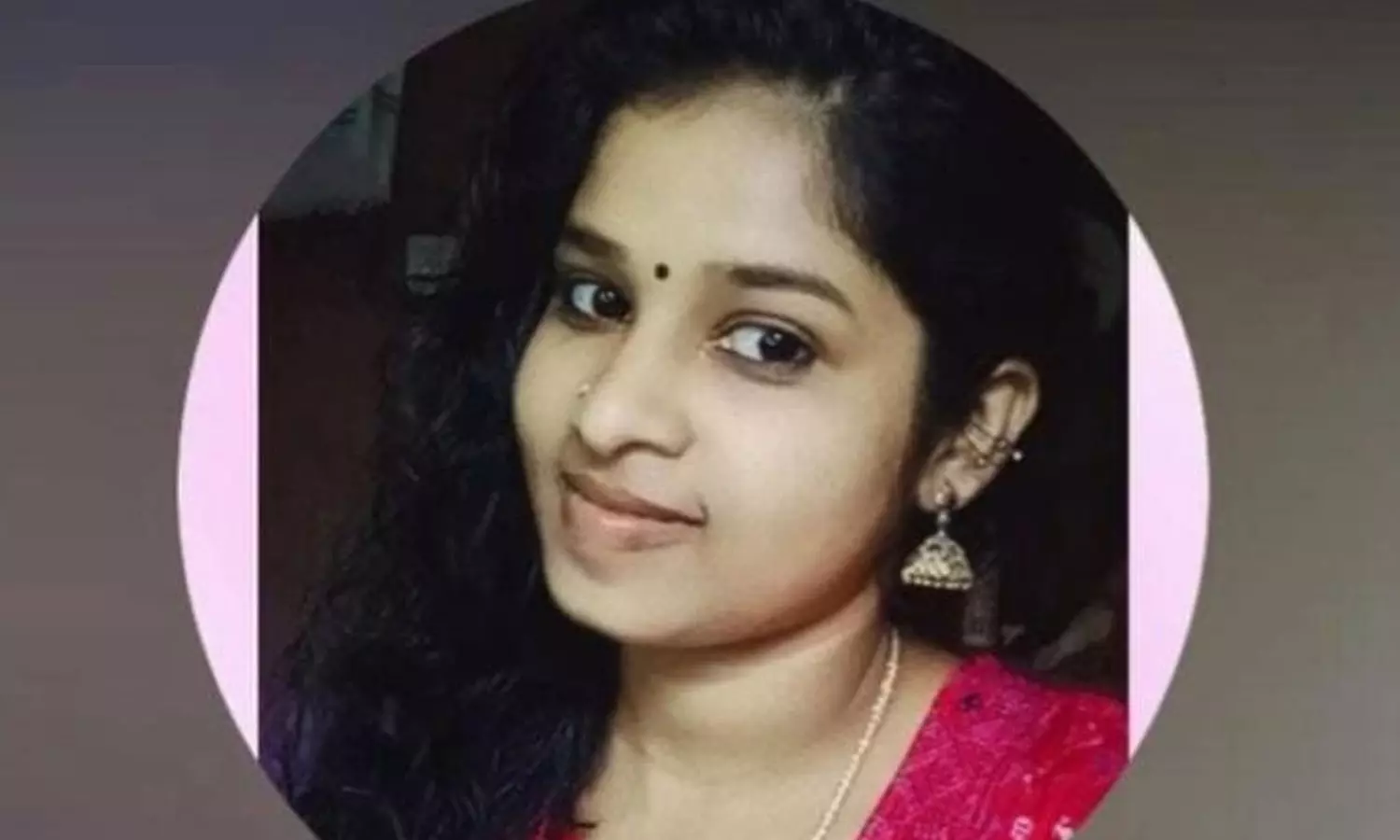 കോഴിക്കോട് മാറാട് യുവതിയെ ഭർതൃവീട്ടിൽ ആത്മഹത്യ ചെയ്ത നിലയിൽ കണ്ടെത്തി