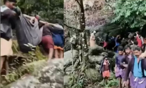 വാഹനസൗകര്യമില്ല; ആദിവാസി സ്ത്രീയെ ചികിത്സയ്ക്കായി ചുമന്നു കൊണ്ടുപോയി