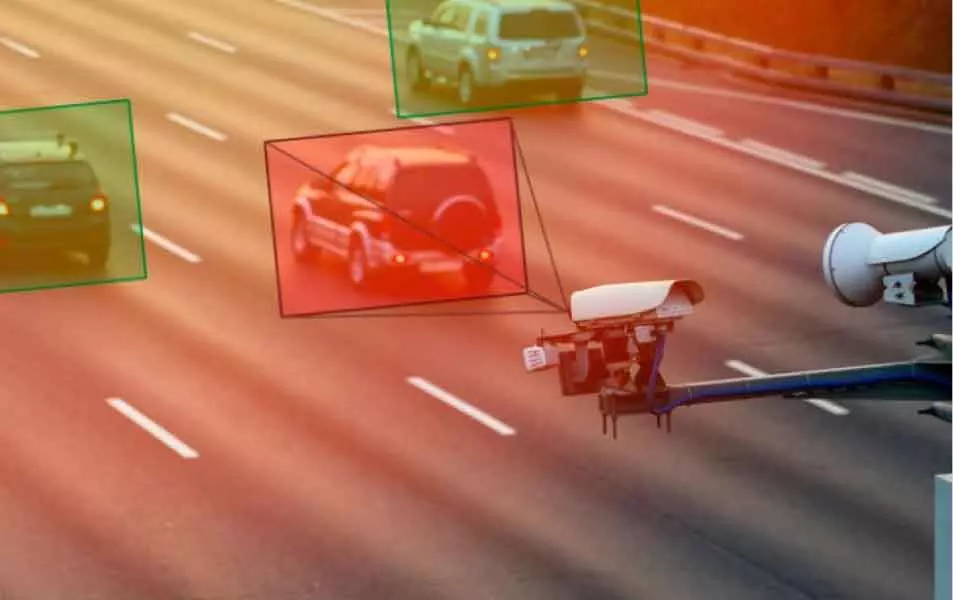 ഒമാനിൽ എഐ ക്യാമറ നിരീക്ഷണം വ്യാപകമാക്കുന്നു; ഗതാഗത നിയമലംഘനങ്ങൾ തടയാൻ കർശന നടപടികൾ ഒമാനിൽ എഐ ക്യാമറ നിരീക്ഷണം വ്യാപകമാക്കുന്നു; ഗതാഗത നിയമലംഘനങ്ങൾ തടയാൻ കർശന നടപടികൾ