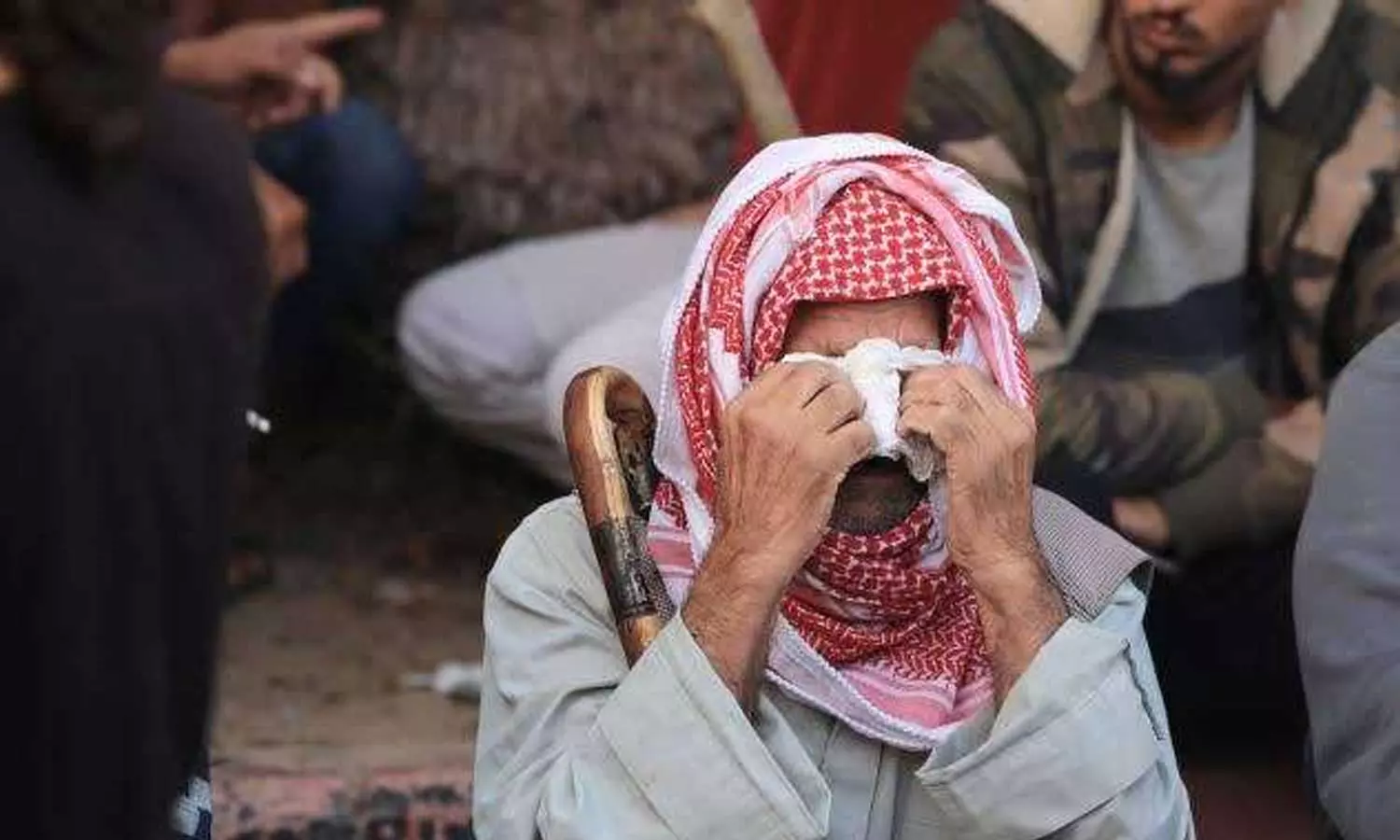 ‘എല്ലാവർക്കും വെളിച്ചം തിരിച്ചുവരുന്നതുവരെ ഞാൻ തുടരും’: ഗസ്സയിൽ നിന്നുമൊരു കണ്ണുഡോക്ടർ