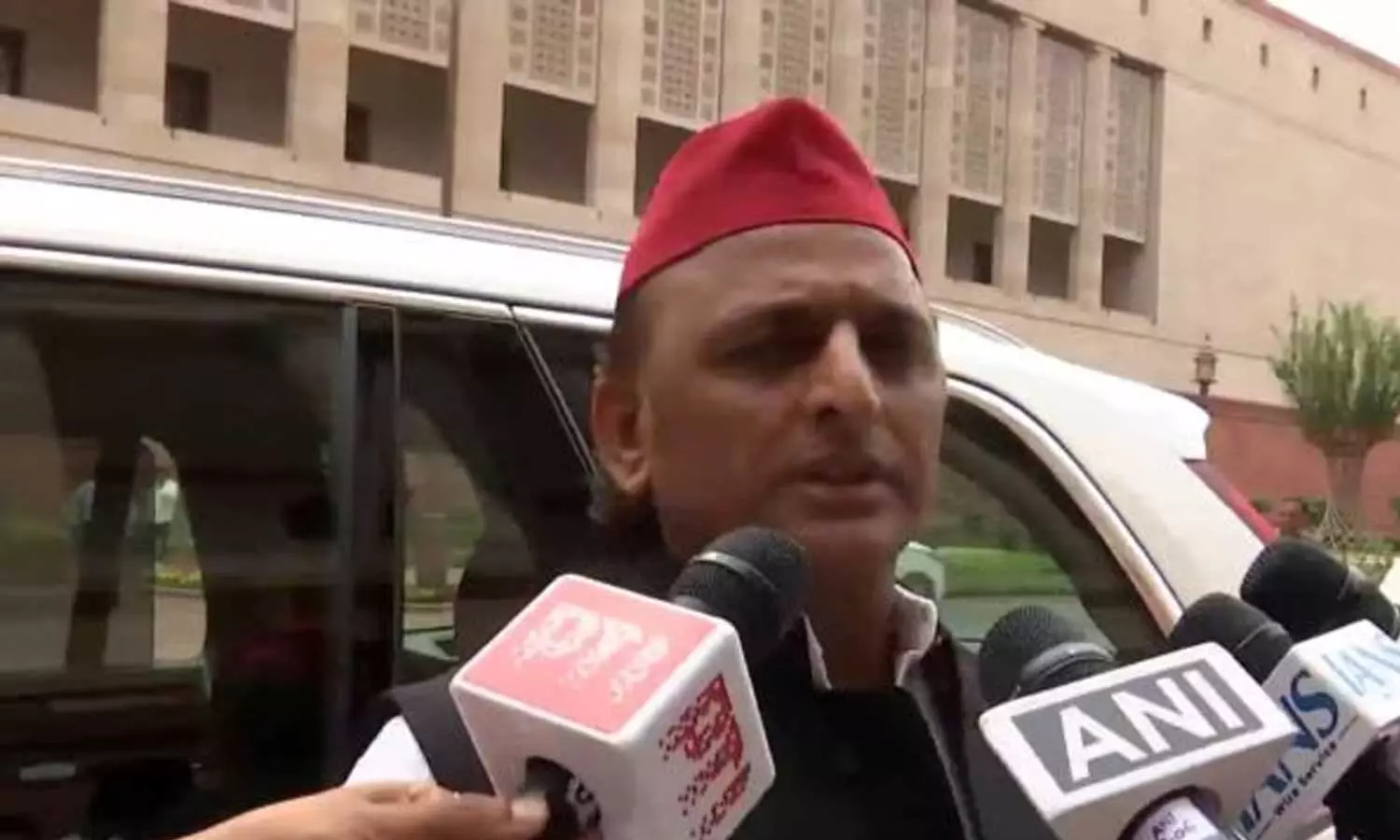 വോട്ടിന് വേണ്ടിയാണ് കേന്ദ്രസർക്കാർ പാകിസ്താനെക്കുറിച്ച് പറയുന്നത്, ചൈനയാണ് യഥാർഥ ശത്രു: അഖിലേഷ് യാദവ്