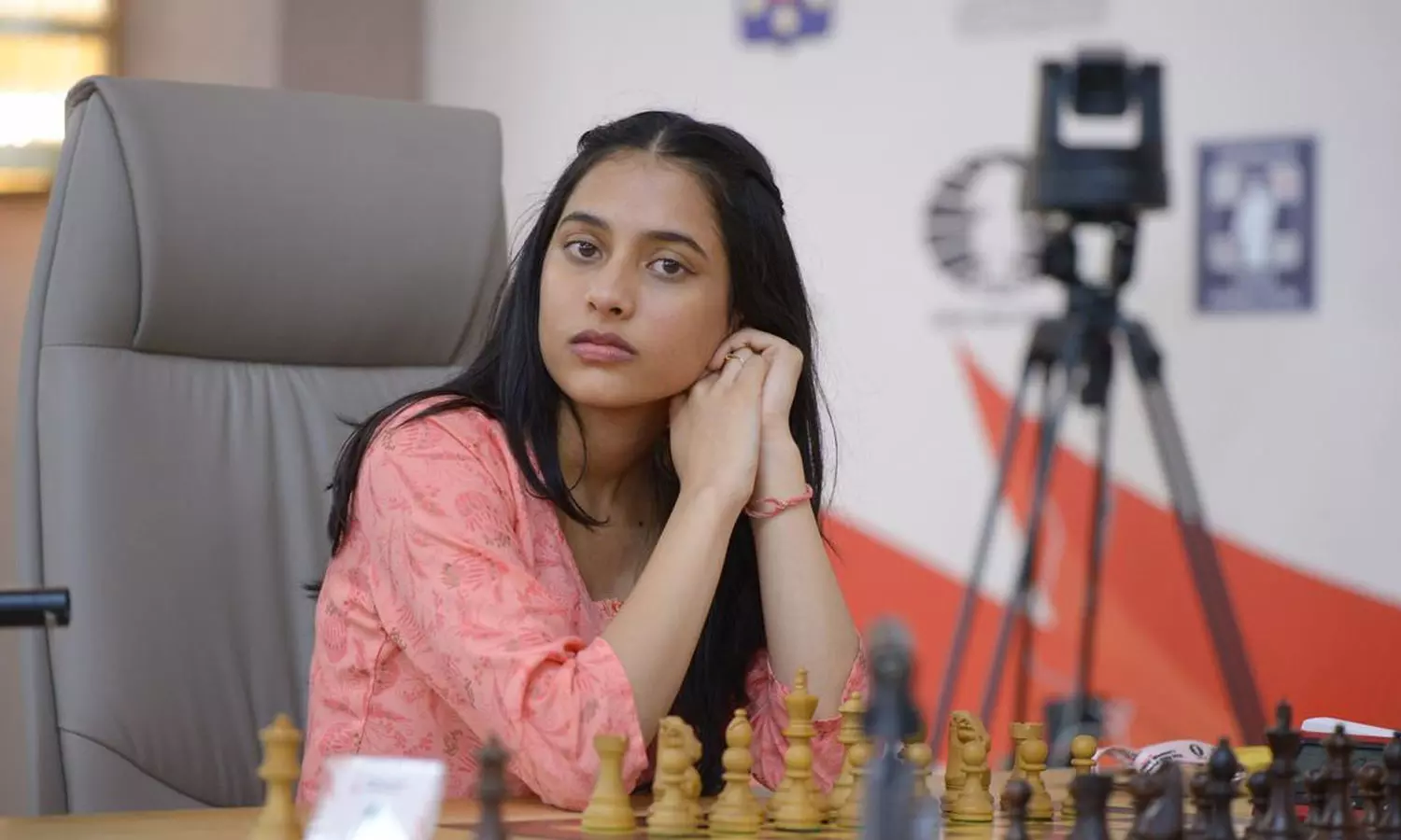 വനിതാ ചെസ് ലോകകപ്പ് ഫൈനലിൽ ദിവ്യ ദേശ്‌മുഖിന് കിരീടം