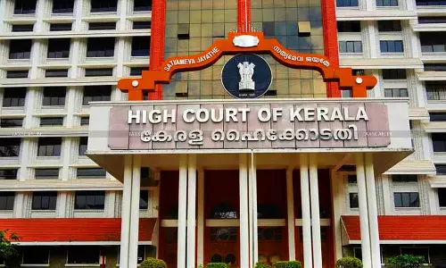 നിലമ്പൂരിലെ ആദിവാസികളുടെ ദുരിത ജീവിതം പരിഹരിക്കുന്നതിന് ഇടപെടാൻ ആര്യാടൻ ഷൗക്കത്തിനോട് ഹൈക്കോടതി