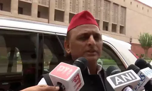 വോട്ടിന് വേണ്ടിയാണ് കേന്ദ്രസർക്കാർ പാകിസ്താനെക്കുറിച്ച് പറയുന്നത്, ചൈനയാണ് യഥാർഥ ശത്രു: അഖിലേഷ് യാദവ്