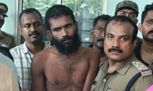 ഗോവിന്ദച്ചാമിക്ക് ആരുടെയും സഹായം ലഭിച്ചില്ല; ജയില് ഡി.ഐ.ജിയുടെ അന്വേഷണ റിപ്പോര്ട്ടിന്റെ വിശദാംശങ്ങള് പുറത്ത് ഗോവിന്ദച്ചാമിക്ക് ആരുടെയും സഹായം ലഭിച്ചില്ല; ജയില് ഡി.ഐ.ജിയുടെ അന്വേഷണ റിപ്പോര്ട്ടിന്റെ വിശദാംശങ്ങള് പുറത്ത്