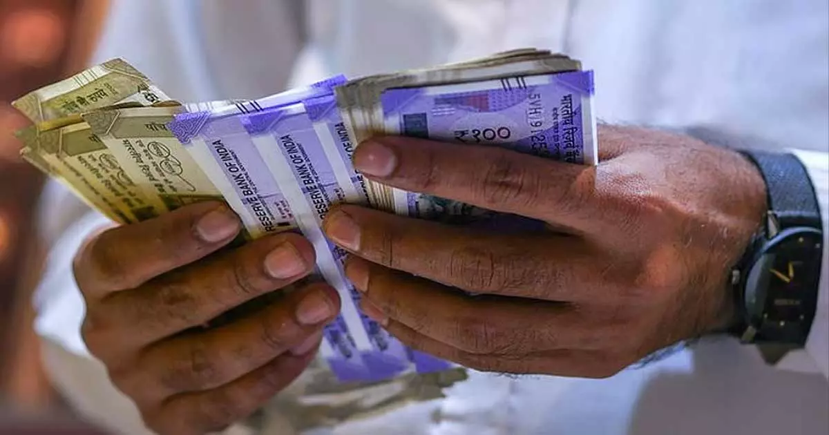 മൂല്യമിടിഞ്ഞ് ഇന്ത്യൻ രൂപ;കുതിച്ച് കയറി ഗൾഫ് കറൻസികൾ