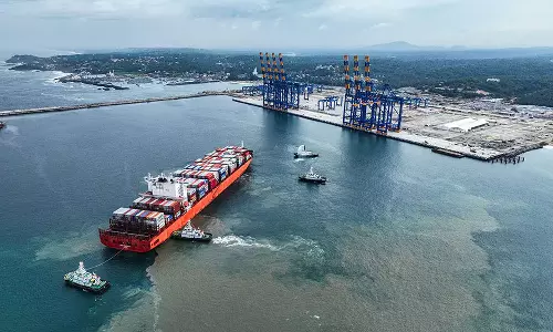 വിഴിഞ്ഞം അന്താരാഷ്ട്ര തുറമുഖ കപ്പൽ പാതയിലെ മത്സ്യബന്ധനം; അടിയന്തര യോഗം ചേർന്ന് തുറമുഖ വകുപ്പ് വിഴിഞ്ഞം അന്താരാഷ്ട്ര തുറമുഖ കപ്പൽ പാതയിലെ മത്സ്യബന്ധനം; അടിയന്തര യോഗം ചേർന്ന് തുറമുഖ വകുപ്പ്