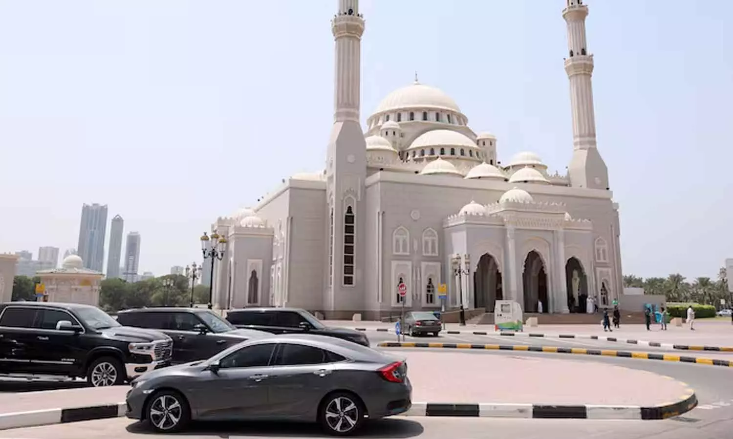 ദുബൈയിലെ മസ്ജിദുകൾക്ക് സമീപം 24/7 പാർക്കിങ് ഫീസ്; ഇളവ് നമസ്കാര സമയങ്ങളിൽ മാത്രം ദുബൈയിലെ മസ്ജിദുകൾക്ക് സമീപം 24/7 പാർക്കിങ് ഫീസ്; ഇളവ് നമസ്കാര സമയങ്ങളിൽ മാത്രം