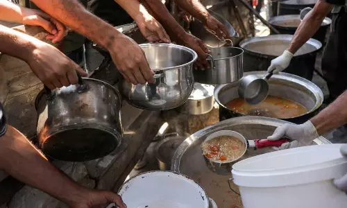 ഗസ്സയിൽ ഭക്ഷണംതേടി എത്തിയ 71 പേരെ കൂടി ഇസ്രായേൽ സൈന്യം വെടിവെച്ച് കൊന്നു; പട്ടിണി മൂലം മരിച്ചത് ഏഴുപേര്‍