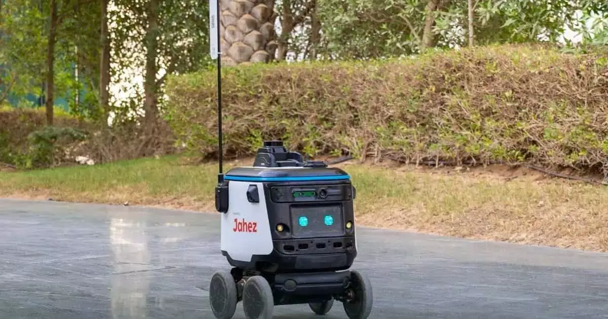 സൗദിയിൽ ഫുഡ് ഡെലിവെറിക്കായി റോബോട്ടുകൾ