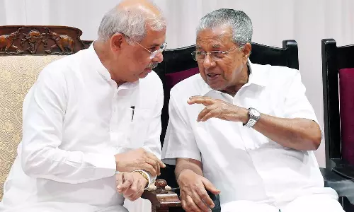 സർക്കാർ പാനൽ തള്ളി ഗവർണർ; താത്കാലിക വി.സി നിയമനവുമായി മുന്നോട്ട്