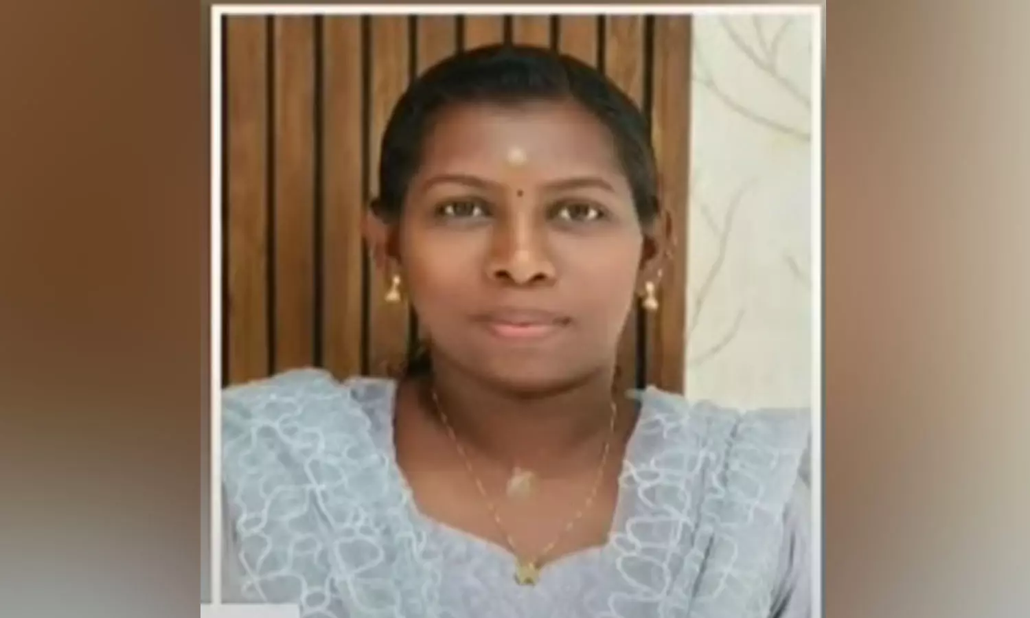 പത്തനംതിട്ട പുല്ലാട് ഭർത്താവ് ഭാര്യയെ കുത്തിക്കൊന്നു പത്തനംതിട്ട പുല്ലാട് ഭർത്താവ് ഭാര്യയെ കുത്തിക്കൊന്നു