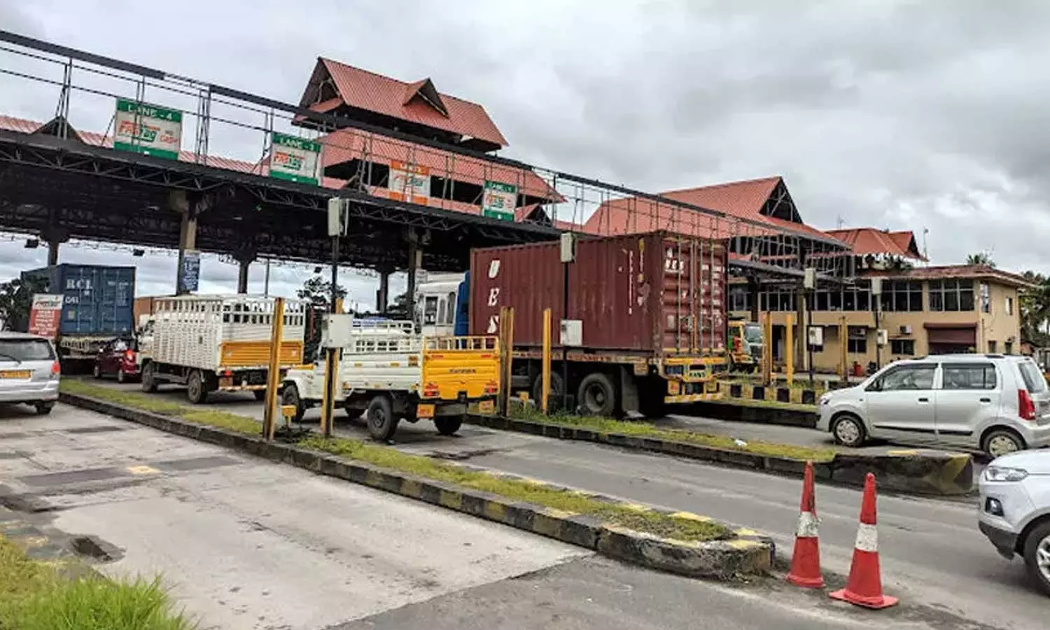 ഒരുമാസം മുമ്പ് നൽകിയ വാക്ക് പാലിച്ചില്ല; പാലിയേക്കര തകർന്ന റോഡിലെ ടോൾ പിരിവിൽ ദേശീയപാതാ അതോറിറ്റിക്ക് വിമർശനവുമായി കോടതി