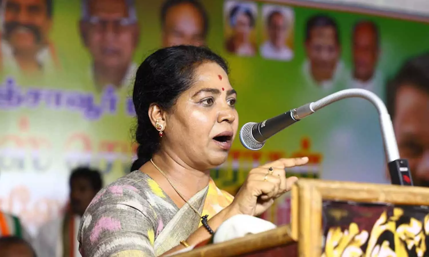 പ്രഭാത നടത്തത്തിനിടെ ഡല്‍ഹിയില്‍ വനിതാ എംപിയുടെ മാല പൊട്ടിച്ചോടി; കഴുത്തിന് പരിക്ക്