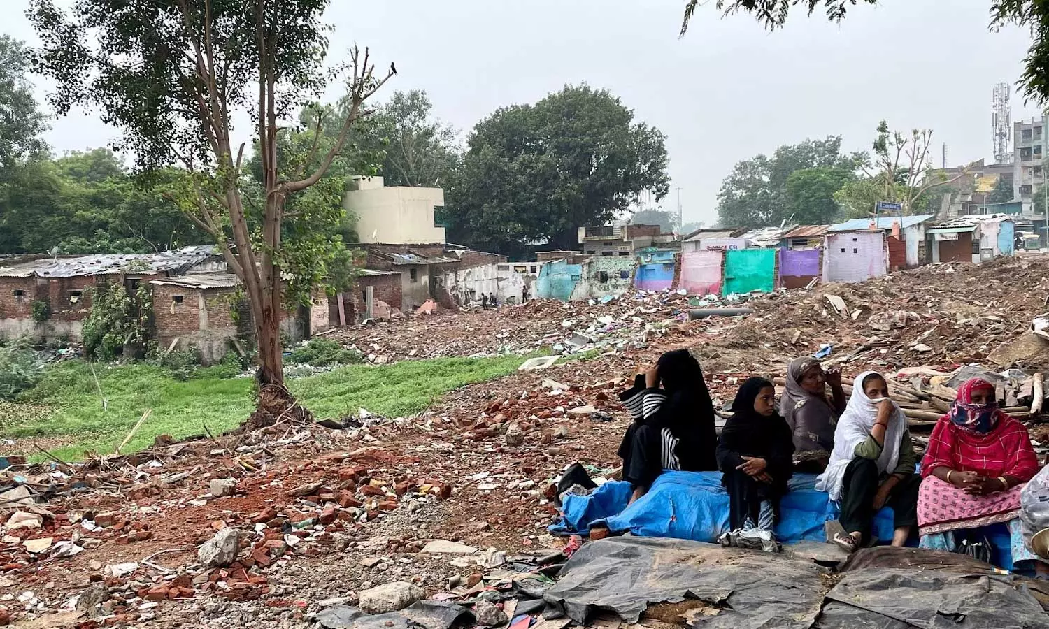 ബുൾഡോസർ ജസ്റ്റിസ് ഗുജറാത്തിൽ ദേശ സുരക്ഷയുടെ പേരിൽ പൊളിച്ചുമാറ്റിയത് ആയിരക്കണക്കിന് മുസ്‌ലിം വീടുകൾ; 6,500-ലധികം പേർ തെരുവിൽ