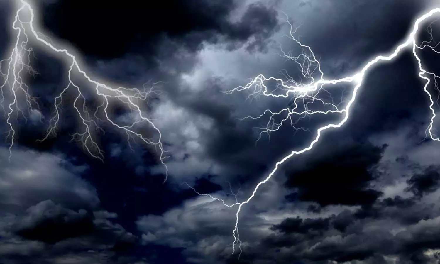 കേരളത്തിൽ ഒറ്റപ്പെട്ടയിടങ്ങളിൽ ഇടിമിന്നലോടു കൂടിയ മഴയ്ക്കും ശക്തമായ കാറ്റിനും സാധ്യത