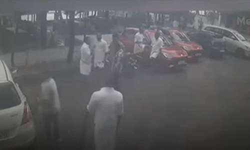 കൊടി സുനിയുടെ മദ്യസേവ; ടിപി കേസ് പ്രതികൾക്ക് എസ്‌കോർട്ടിന്  സീനിയർ ഉദ്യോഗസ്ഥരെ നിയോഗിക്കും