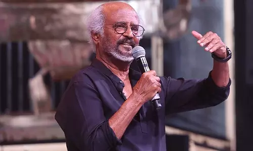 പെട്ടി ചുമന്നതിന് രണ്ട് രൂപ തന്ന് അവനെന്നെ കളിയാക്കി, ആദ്യമായി പൊട്ടിക്കരഞ്ഞത് അന്നായിരുന്നു; കൂലി  ട്രെയിലർ ലോഞ്ചിനിടെ വികാരാധീനനായി രജനീകാന്ത്