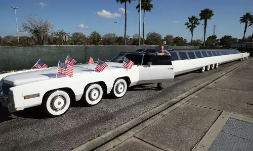 ഹെലിപാഡ്,നീന്തൽകുളം,75 ലധികം സീറ്റ്; തള്ളല്ല, ലോകത്തിലെ ഏറ്റവും നീളം കൂടിയ കാറിന് പ്രത്യേകതകൾ ഇനിയുമേറെയുണ്ട്