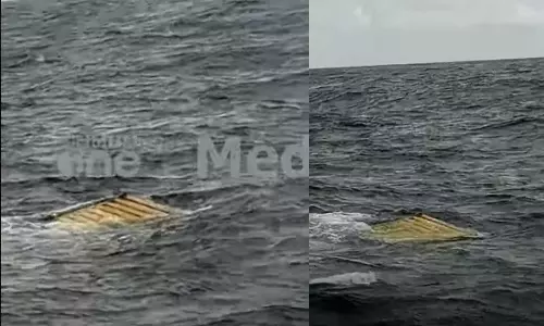 പുറം കടലിൽ കണ്ടെയ്‌നറിന്റെ ഭാഗങ്ങൾ ഒഴുകി നടക്കുന്നു; മത്സ്യബന്ധന വലകൾക്ക് ലക്ഷങ്ങളുടെ നാശനഷ്ടം