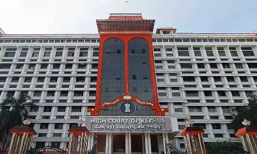 എന്ത് അധികാരം ഉപയോഗിച്ചാണ് രജിസ്ട്രാറെ സസ്‌പെന്‍ഡ് ചെയ്തത്?; വിസിയോട് ചോദ്യങ്ങളുമായി ഹൈക്കോടതി