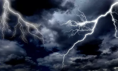 കേരളത്തിൽ ഒറ്റപ്പെട്ടയിടങ്ങളിൽ ഇടിമിന്നലോടു കൂടിയ മഴയ്ക്കും ശക്തമായ കാറ്റിനും സാധ്യത