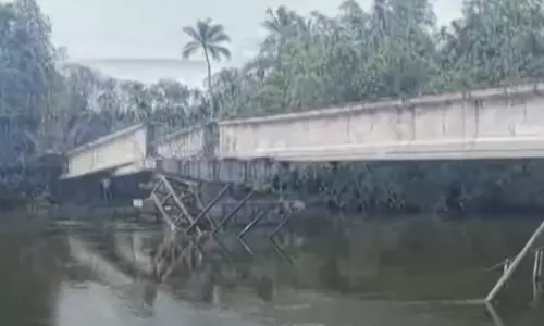 മാവേലിക്കരയിൽ നിർമാണത്തിലിരുന്ന പാലം തകർന്ന് രണ്ടുപേർ മരിച്ചു