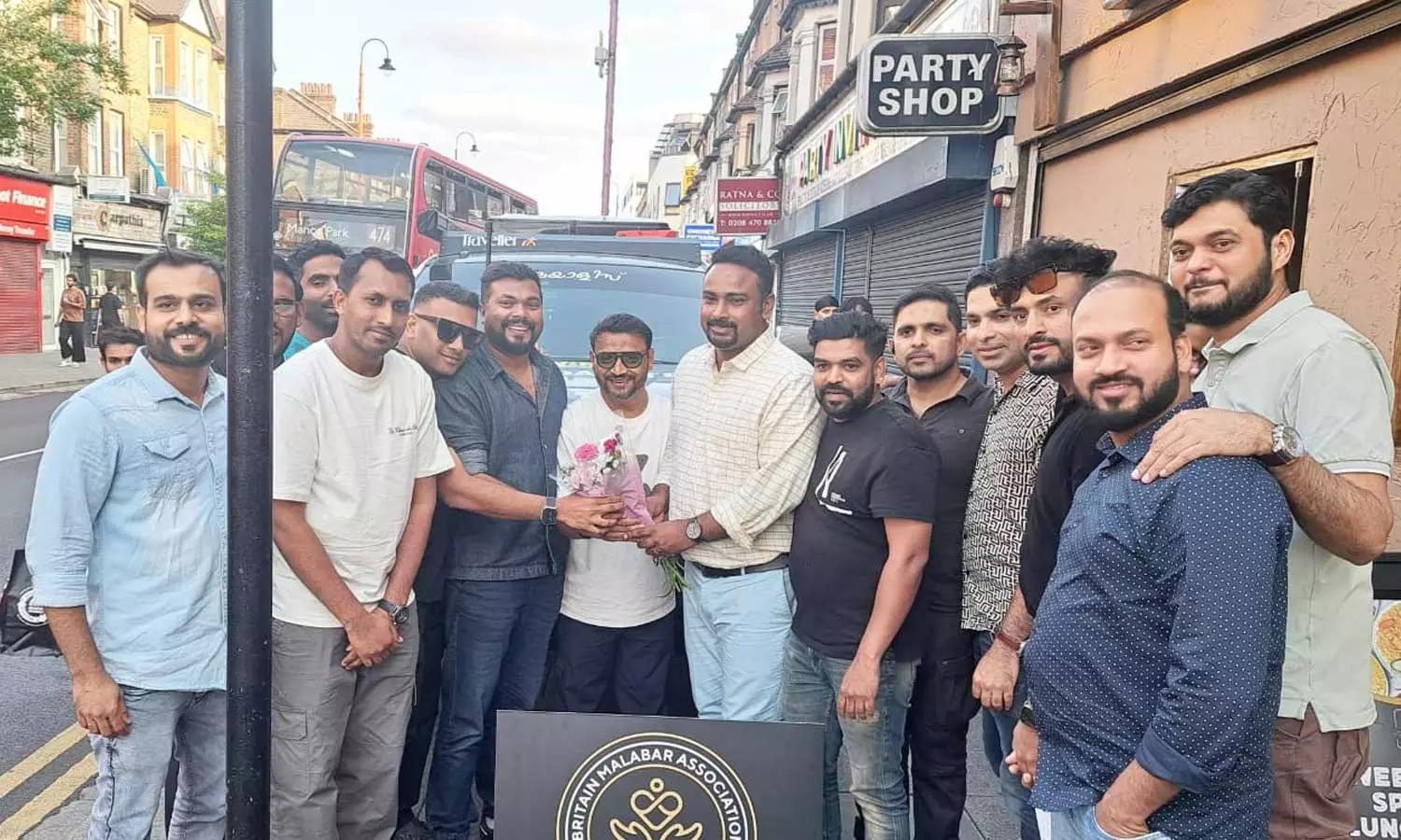 റോഡ് മാർഗം ദുബൈ മുതൽ ലണ്ടൻ വരെ; മലയാളിസ്ന് സ്വീകരണം