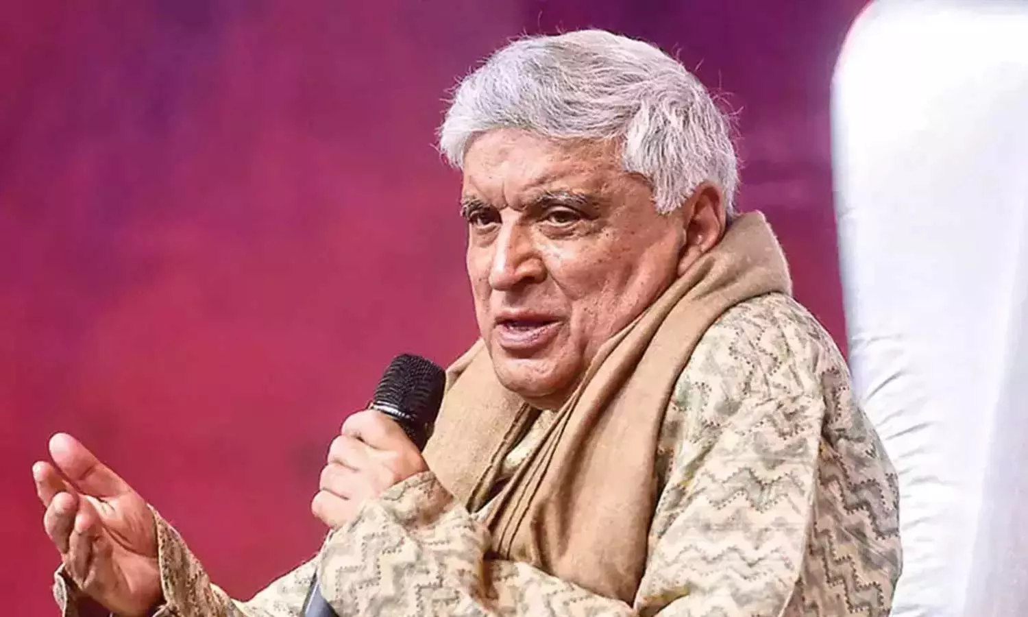 ഇന്ത്യയുടെ ഭൂതകാലത്തെയും രാഷ്ട്രീയത്തെയും പുനർവിചിന്തനം ചെയ്യാൻ സഹായിക്കും; വായിച്ചിരിക്കേണ്ട രണ്ടു പുസ്തകങ്ങളെക്കുറിച്ച് ജാവേദ് അക്തർ ഇന്ത്യയുടെ ഭൂതകാലത്തെയും രാഷ്ട്രീയത്തെയും പുനർവിചിന്തനം ചെയ്യാൻ സഹായിക്കും; വായിച്ചിരിക്കേണ്ട രണ്ടു പുസ്തകങ്ങളെക്കുറിച്ച് ജാവേദ് അക്തർ