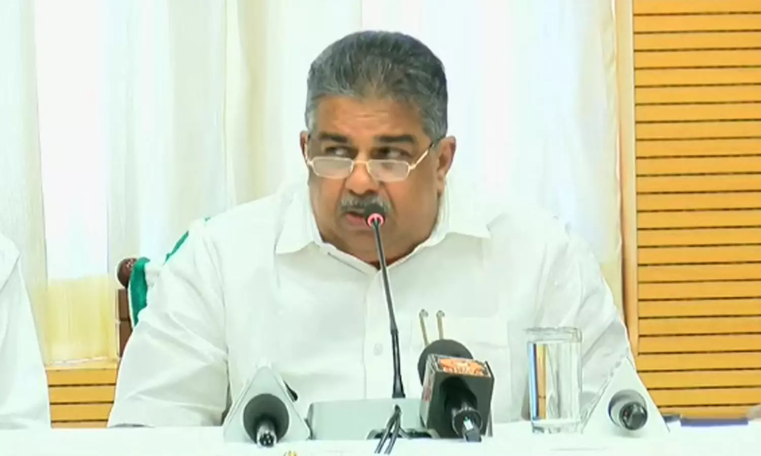 പുനർഗേഹം പദ്ധതി: ബീമാപള്ളിക്കാരുടെ പരാതി അടിയന്തരമായി പരിശോധിക്കുമെന്ന് ഫിഷറീസ് മന്ത്രി സജി ചെറിയാൻ