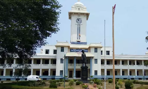 കേരള സർവകലാശാല രജിസ്ട്രാറുടെ  ഹരജി ഹൈക്കോടതി ഇന്ന് വീണ്ടും പരിഗണിക്കും