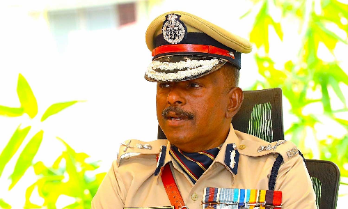 എം.ആർ അജിത് കുമാറിന്റെ വിവാദ ട്രാക്ടർ യാത്ര; കേസ് ഹൈക്കോടതി ഇന്ന് വീണ്ടും പരിഗണിക്കും എം.ആർ അജിത് കുമാറിന്റെ വിവാദ ട്രാക്ടർ യാത്ര; കേസ് ഹൈക്കോടതി ഇന്ന് വീണ്ടും പരിഗണിക്കും