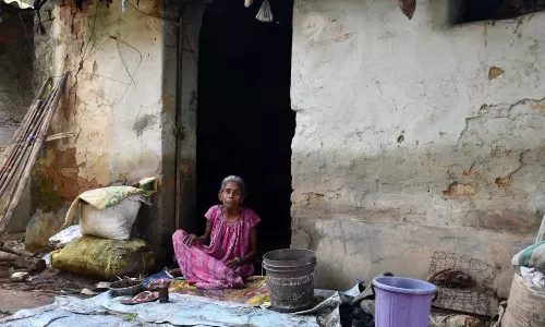ആധാറോ റേഷൻ കാർഡോ ഇല്ല; ബംഗാളിൽ വയോധികൻ മരിച്ചത് പട്ടിണി മൂലമെന്ന് കുടുംബം